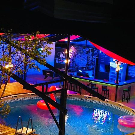 Wild Ones Hostel Bangkok Dış mekan fotoğraf